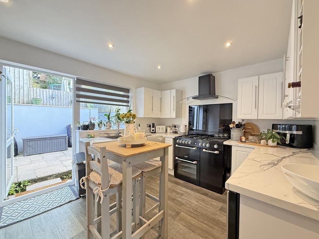 Property photo 3 of 18 Stentaway Road 7 - Kitchen.Jpg