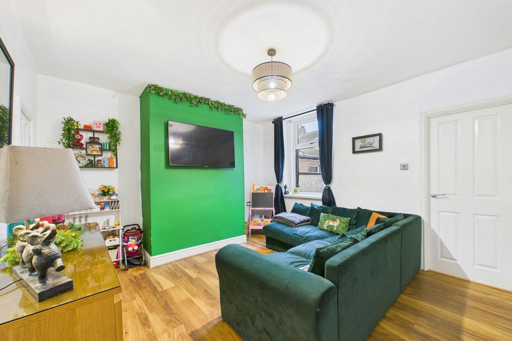 Property photo 2 of 20