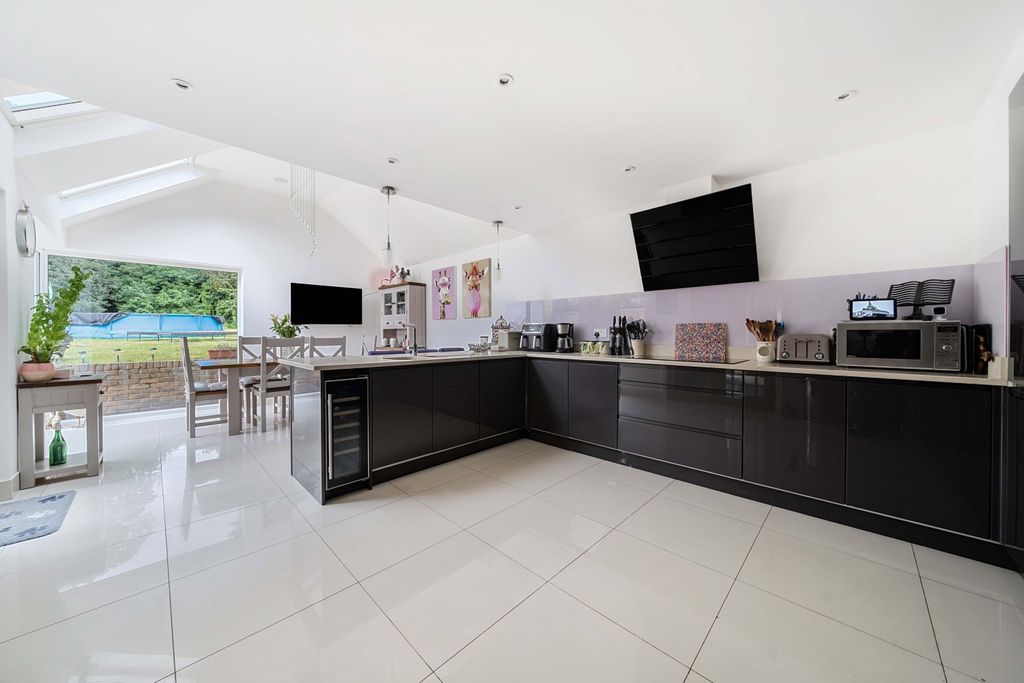 Property photo 3 of 18 Kitchen Diner