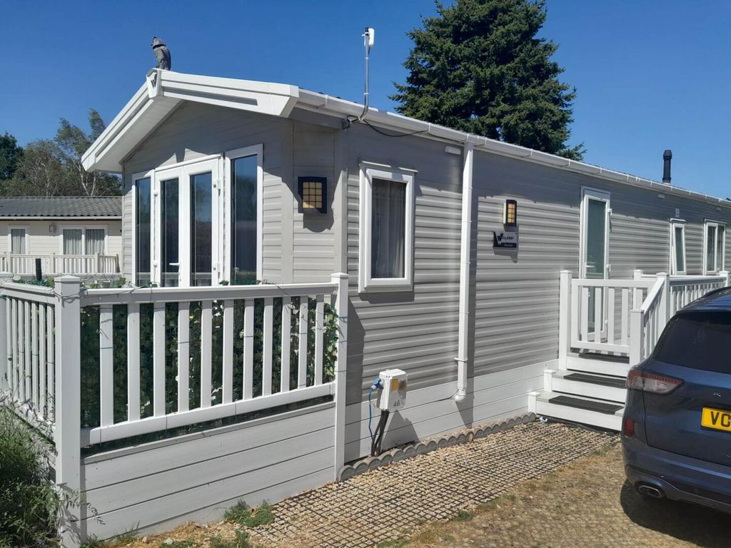 Property photo 1 of 12 Front (Exterior)