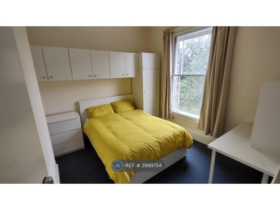 Property photo 3 of 11 Room 9