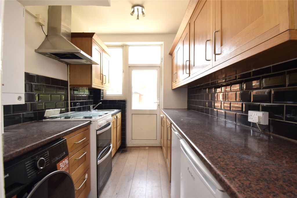 Property photo 2 of 11 Kitchen
