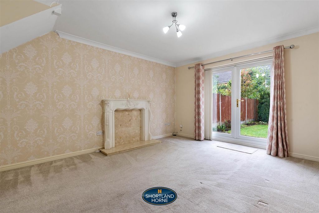 Property photo 3 of 19 Lounge