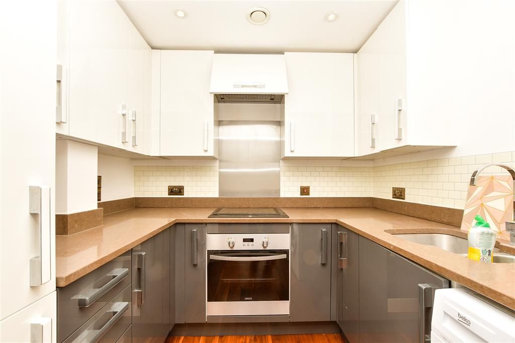 Property photo 2 of 9 Kitchen