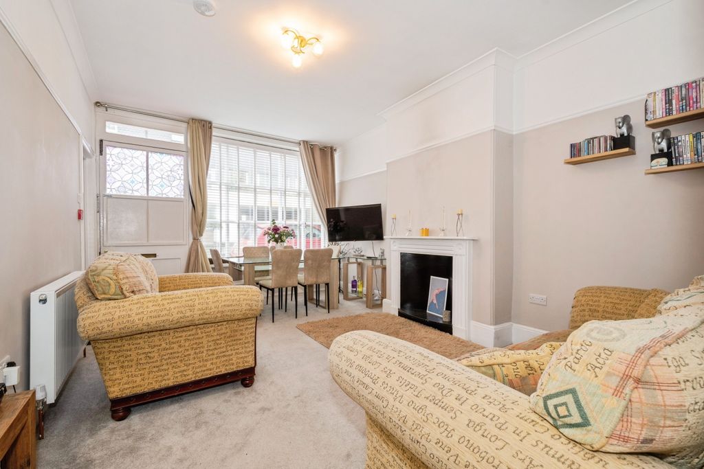 Property photo 2 of 20