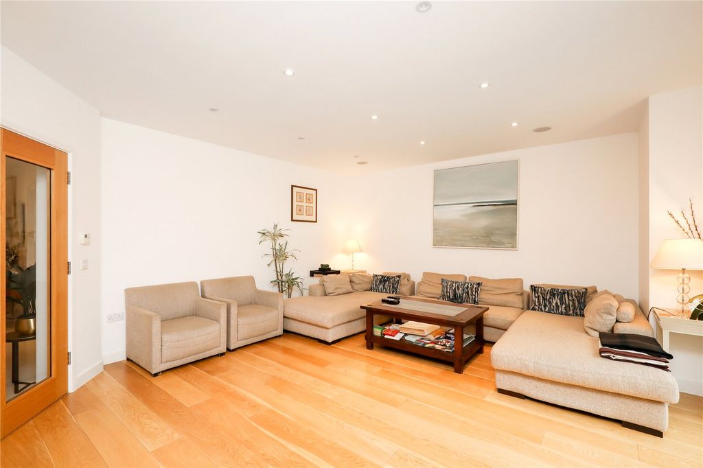 Property photo 3 of 10 Living Area