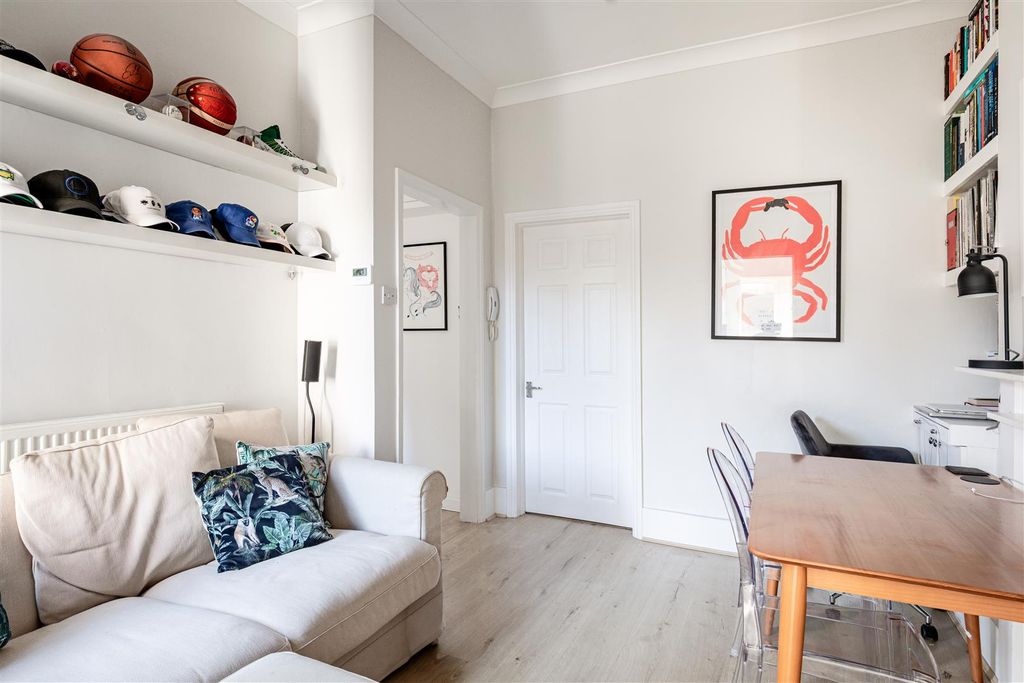 Property photo 3 of 15 Brackenbury Road-5.Jpg