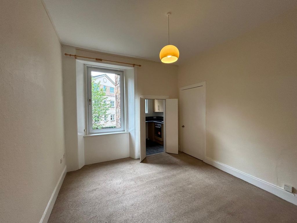 Property photo 2 of 9 Picture No. 17
