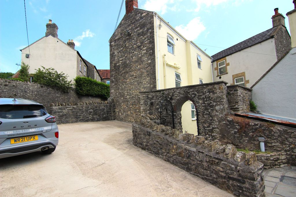 Property photo 1 of 13