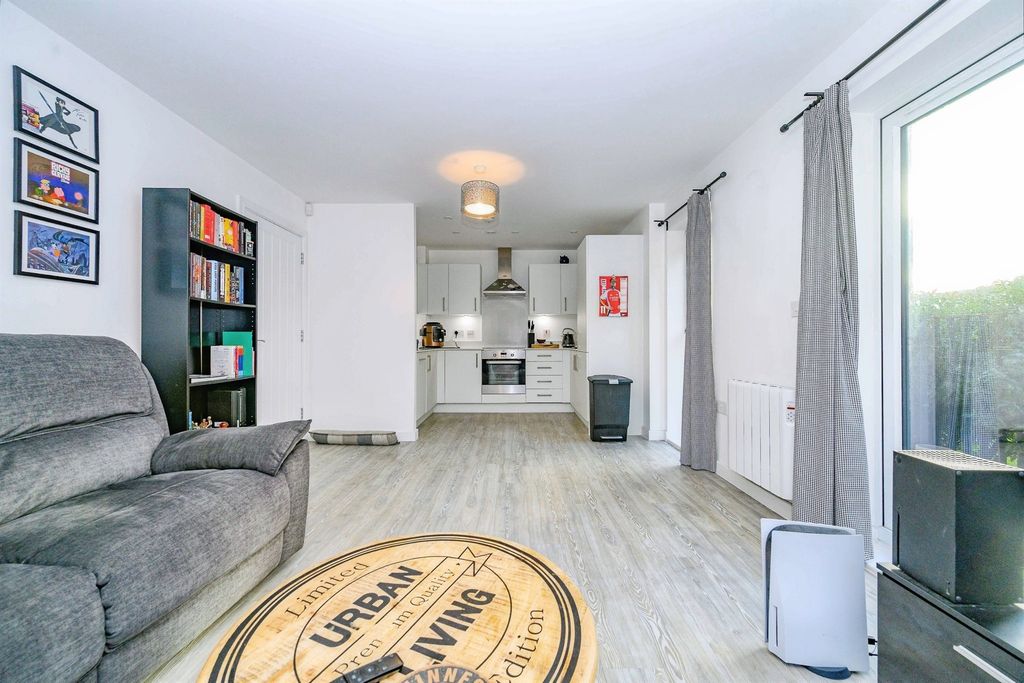 Property photo 2 of 17