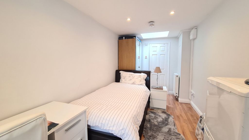 Property photo 1 of 3