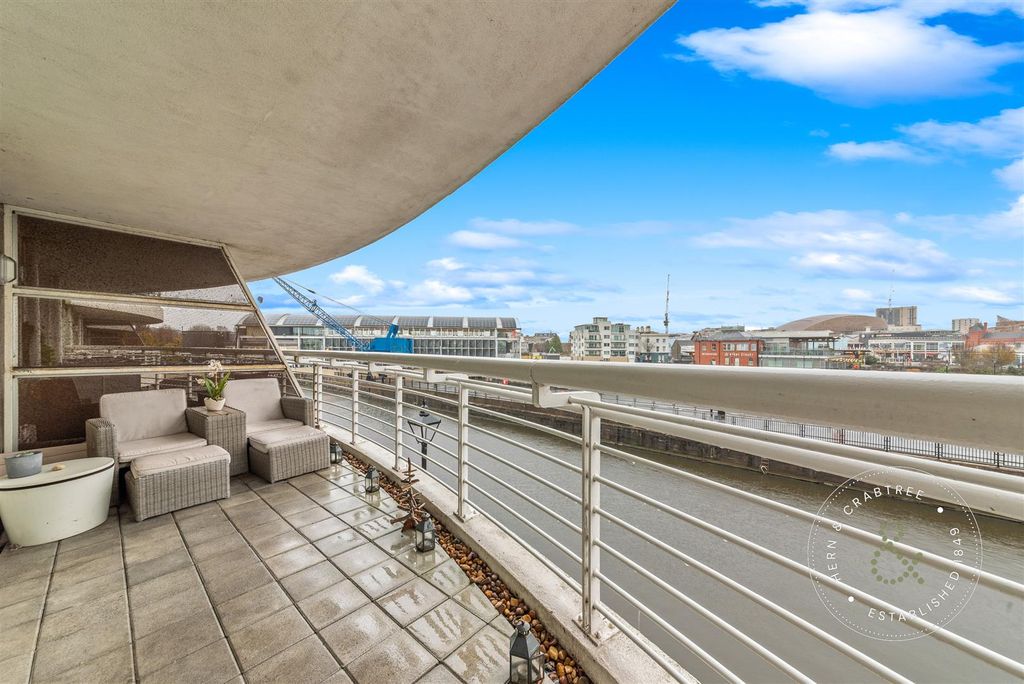 Property photo 1 of 21 Sovereign-Quay-16.Jpg