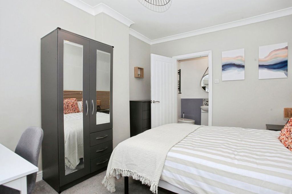 Property photo 1 of 3