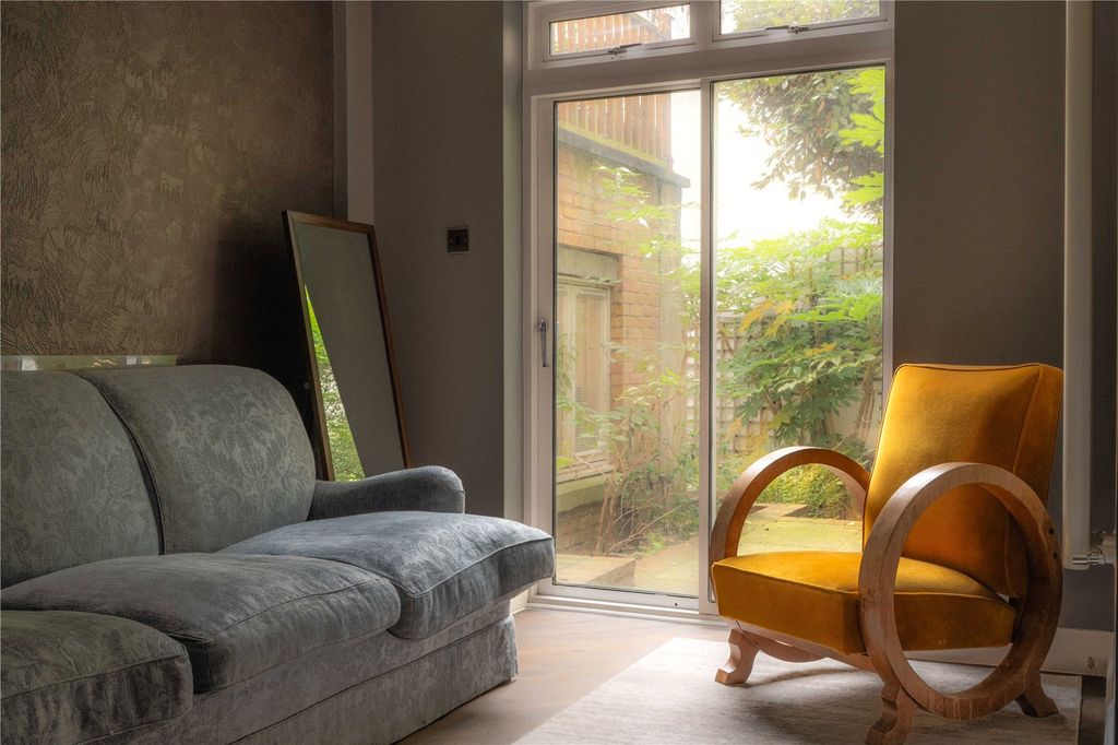 Property photo 2 of 14 Living Room