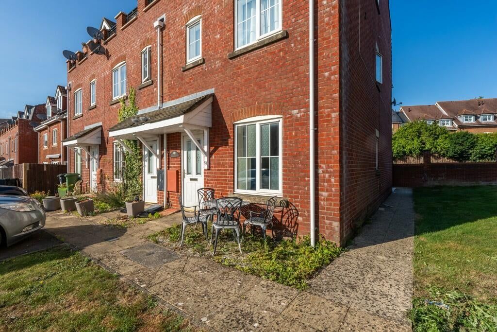 Property photo 1 of 9