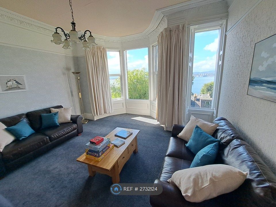 Property photo 1 of 9 Large Living Room