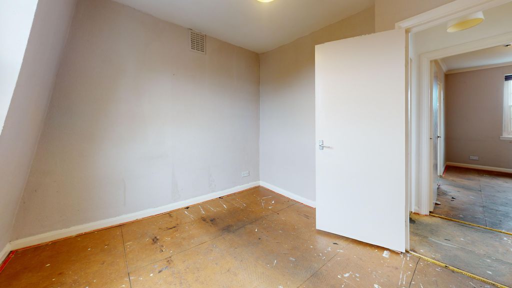 Property photo 3 of 10 Flat D, 220 Liverpool Road, Islington, London, N1 1Le