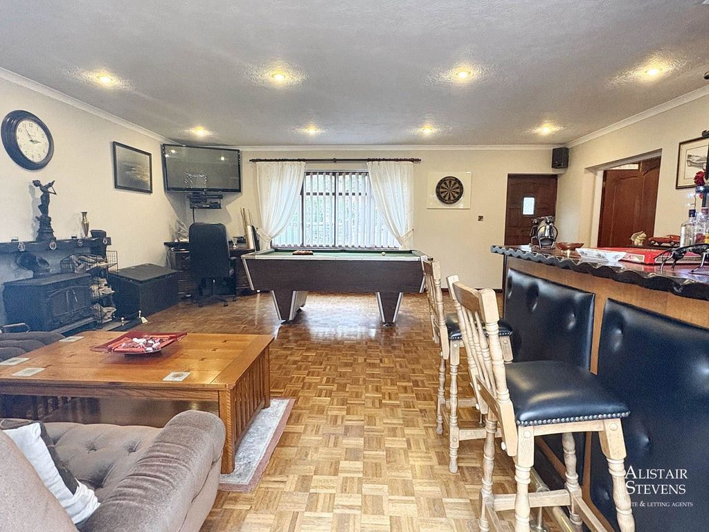 Property photo 2 of 33