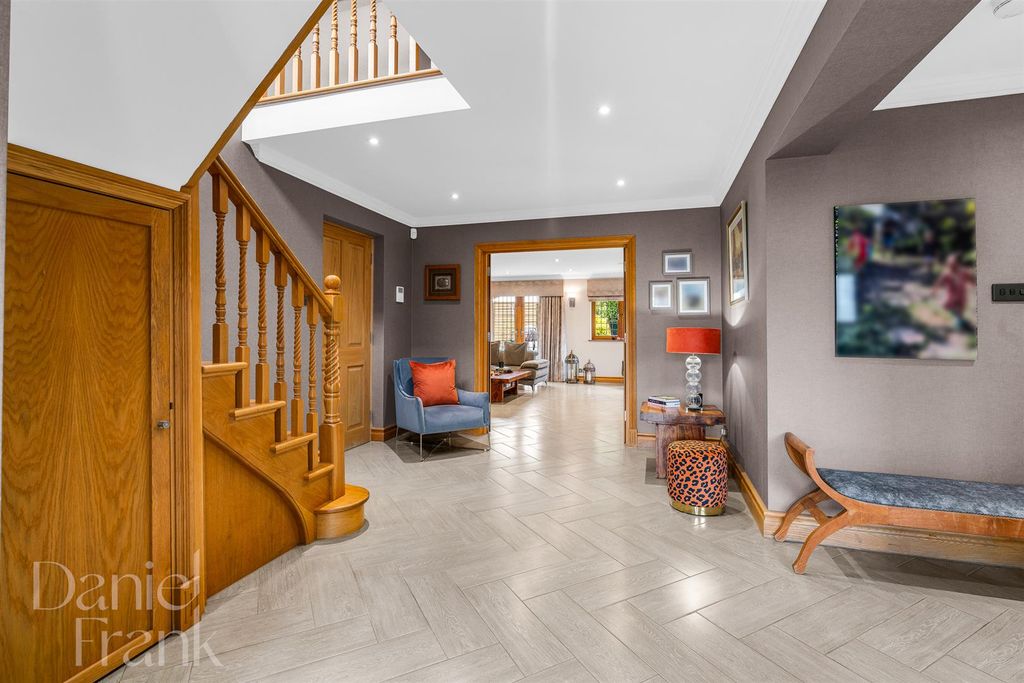 Additional image 5 of 5 bed detached house for saleWest View, Loughton IG10