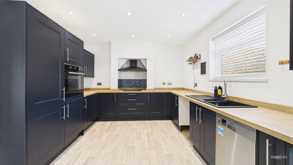 Property photo 2 of 17 4287214