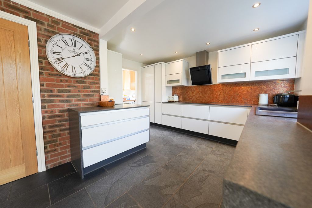 Property photo 2 of 23 Dsc00783