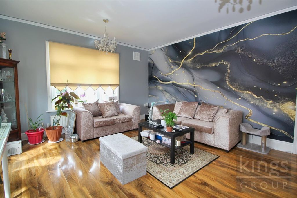 Property photo 3 of 7 Lounge