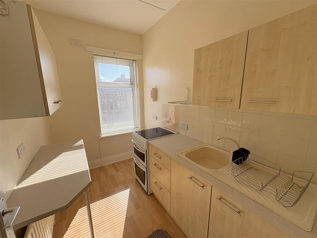 Property photo 3 of 8 Kitchen