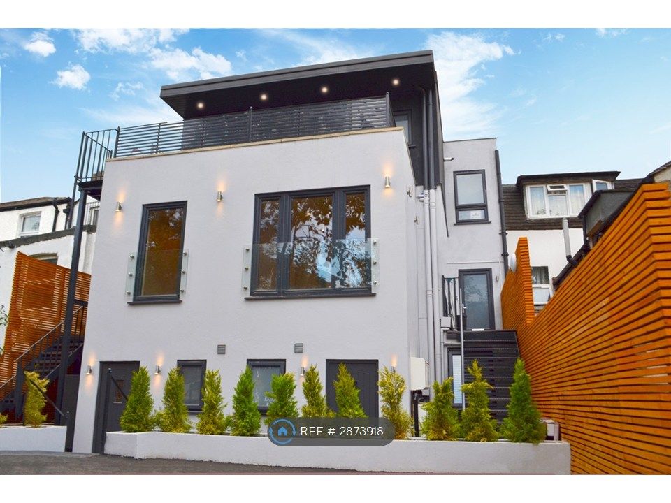 Property photo 1 of 11 Private Entrance