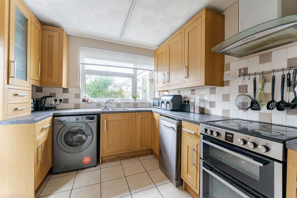 Property photo 2 of 25