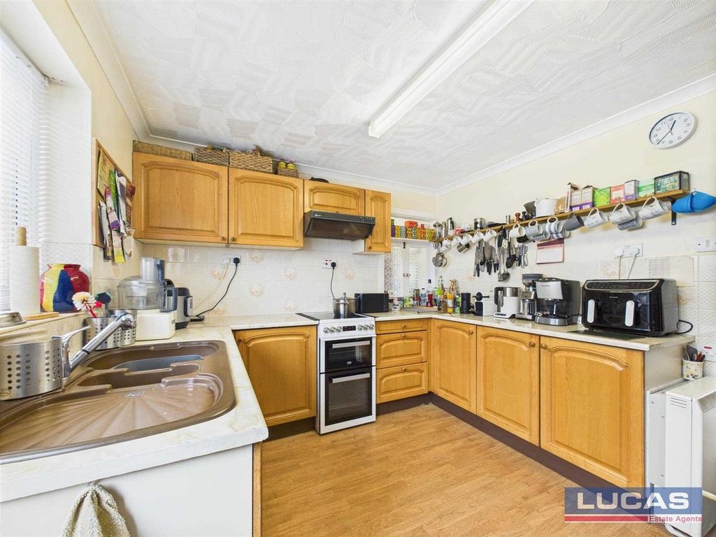 Property photo 2 of 23