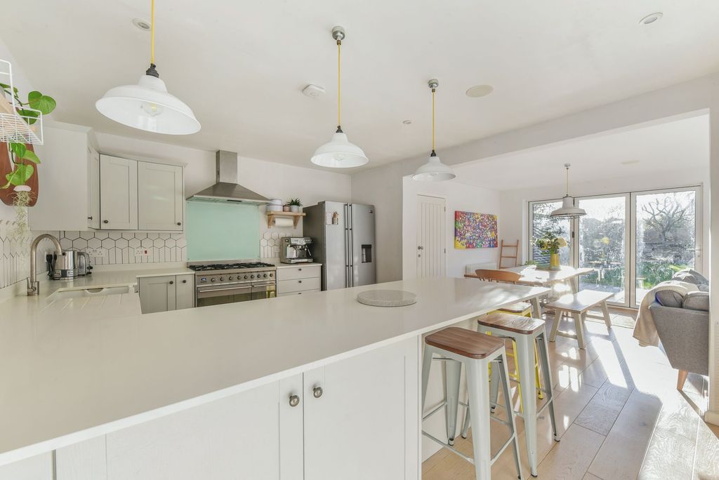 Property photo 2 of 24