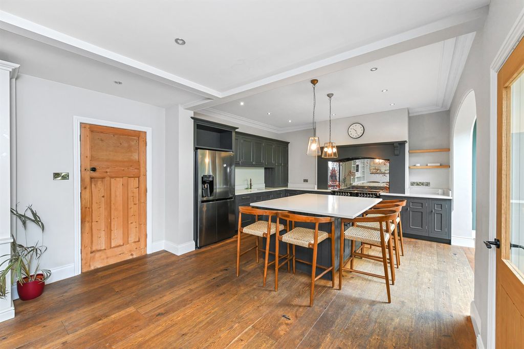 Additional image 4 of 6 bed detached house to rentVictoria Embankment NG2