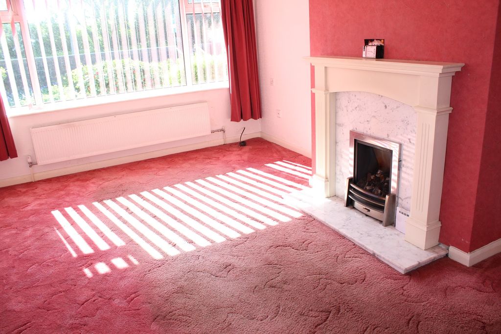 Property photo 3 of 12 Lounge