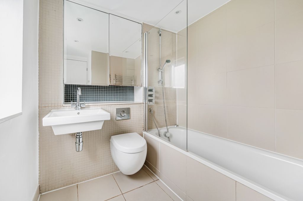 Property photo 3 of 15 Bathroom