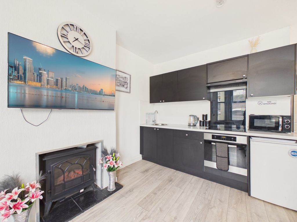 Property photo 3 of 14 Kitchen