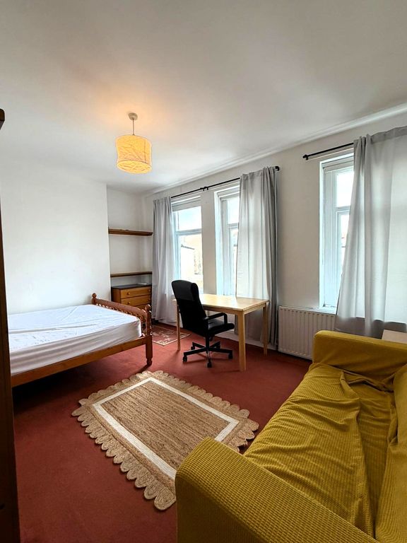 Property photo 1 of 5