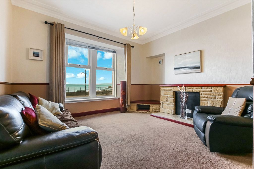 Property photo 2 of 12 Living/Dining Room