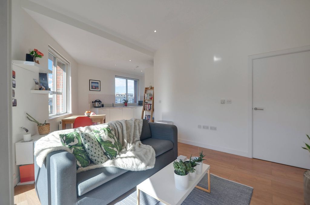 Property photo 2 of 16 Open Plan Living Area (4).Jpg