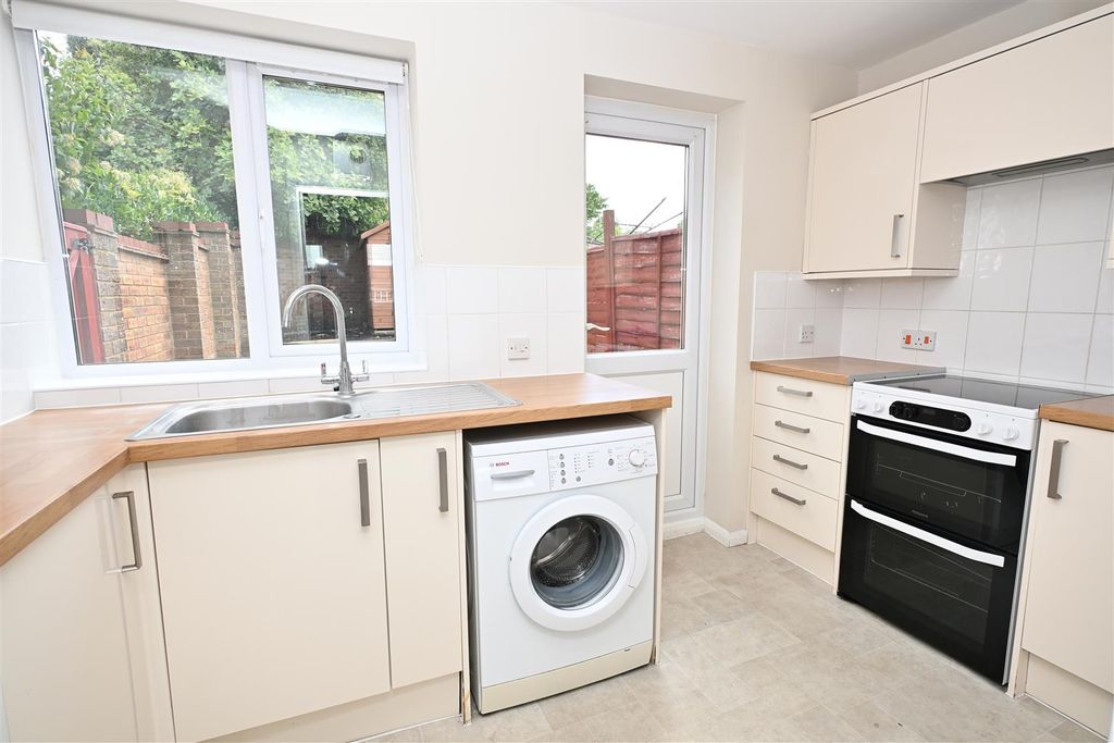 Property photo 2 of 14 Kitchen