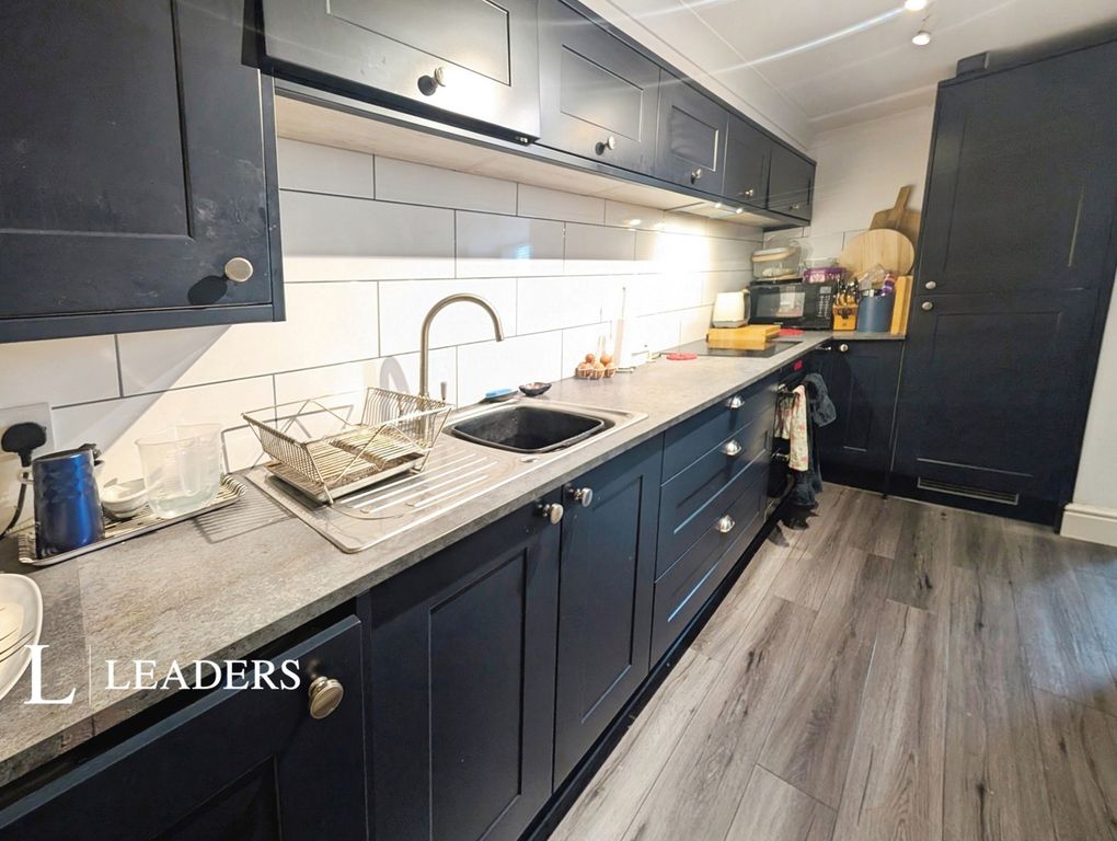 Property photo 3 of 11 Kitchen