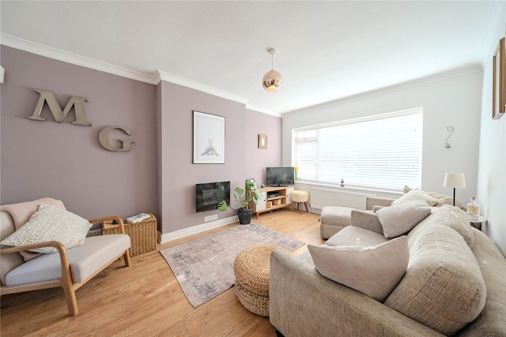 Property photo 2 of 15 Picture No. 11