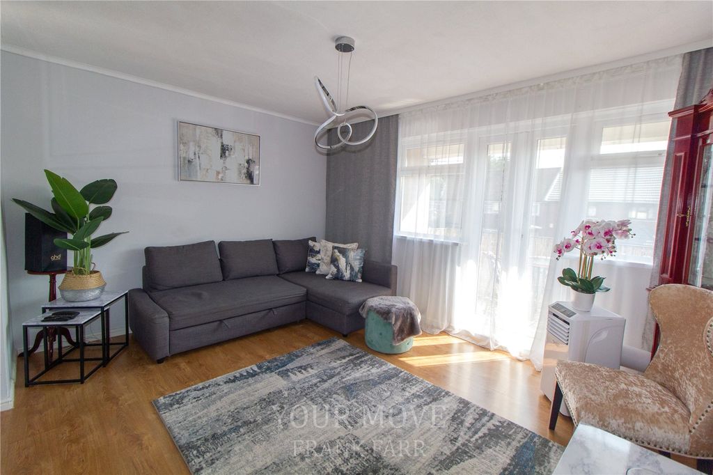 Property photo 1 of 10 Lounge