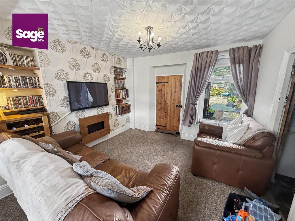 Property photo 2 of 27