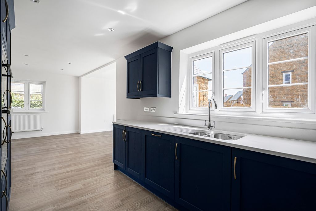 Property photo 3 of 13 Kitchen