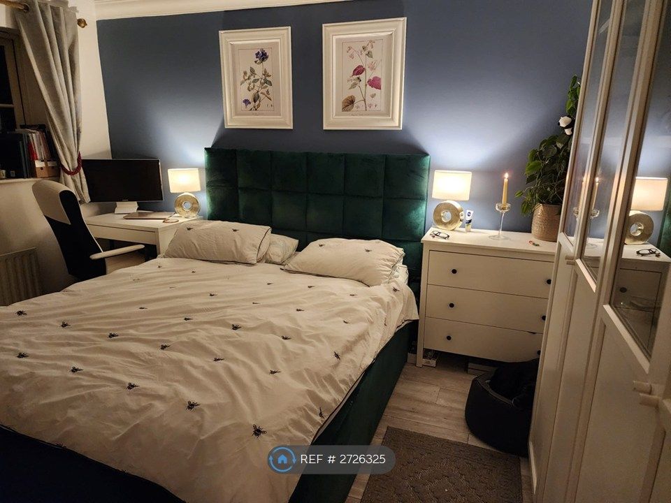 Property photo 2 of 7 En- Suit Bedroom