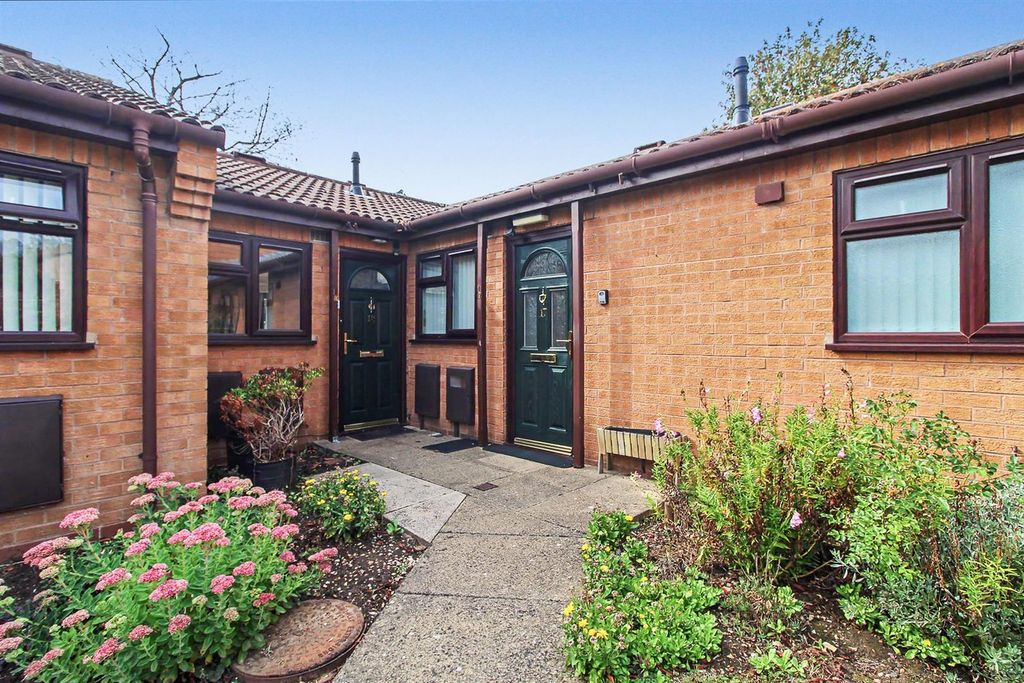 Property photo 1 of 22 Manor Green Walk Carlton, Nottingham, Ng4 3Bw