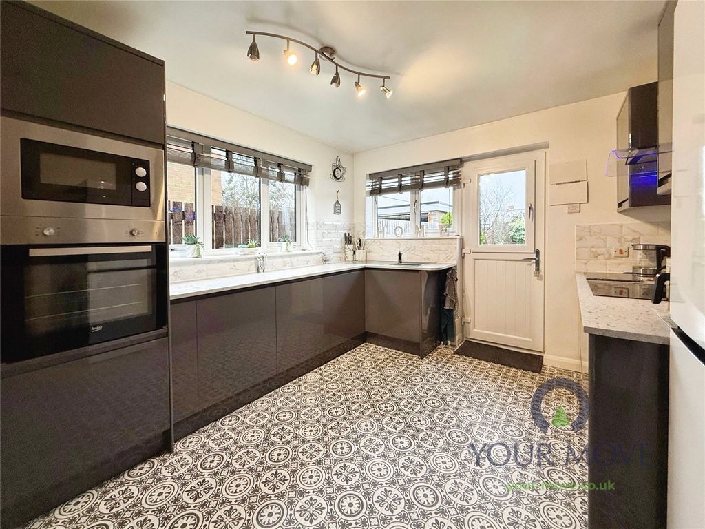Property photo 3 of 21 Kitchen