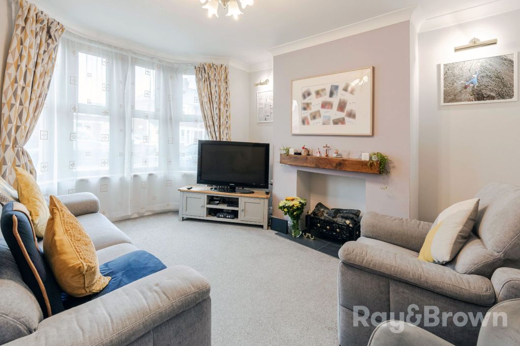 Property photo 2 of 35