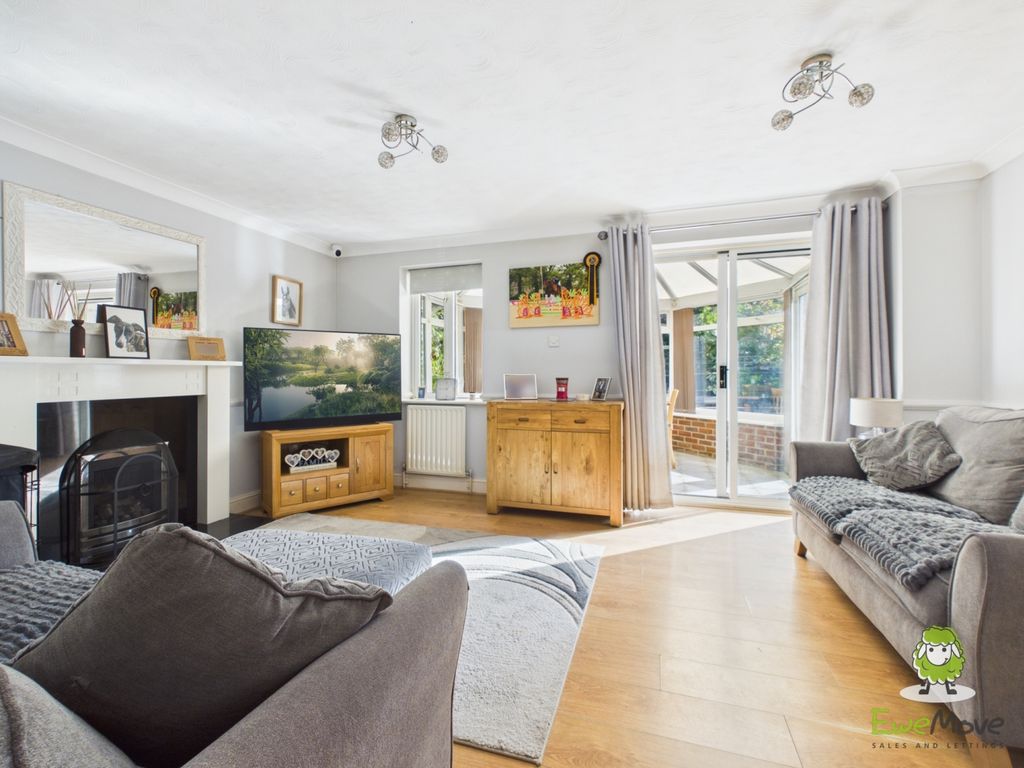 Property photo 3 of 18 Ewemove Estate Agents Basingstoke