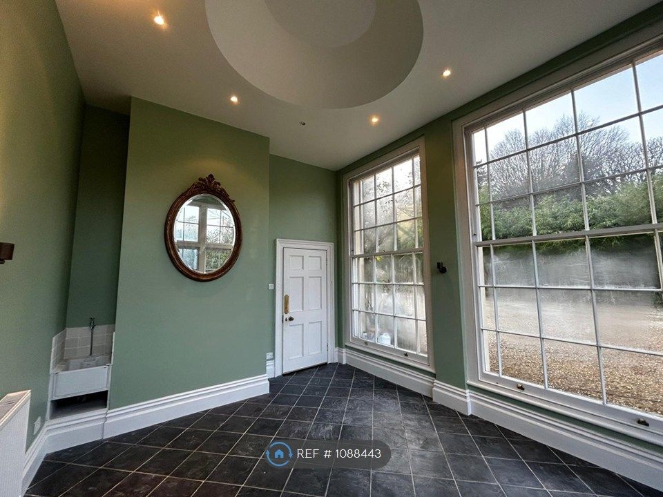 Property photo 1 of 1 Huge Studio Room With Natural Light
